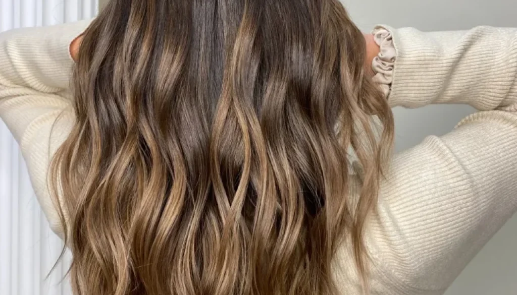 Coupe de cheveux pour visage carre realisee par le coiffeur visagiste du salon Victor Bazin Paris 17e