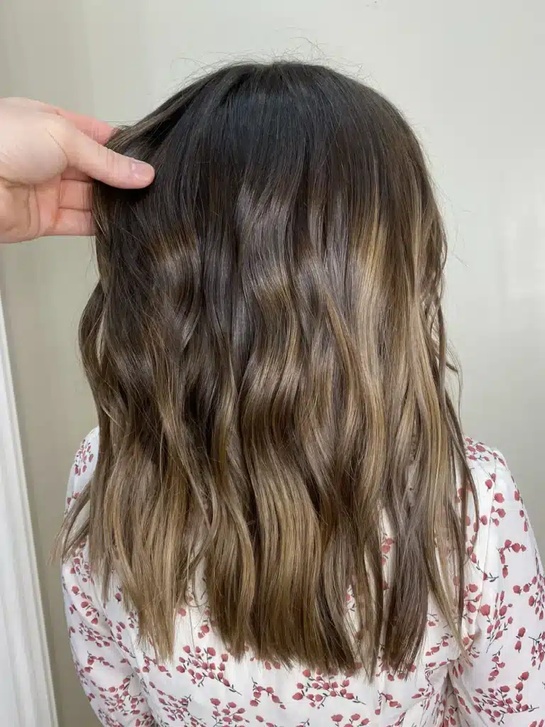 Gloss cheveux : c&rsquo;est quoi, pour qui, combien de temps il dure et à quel prix